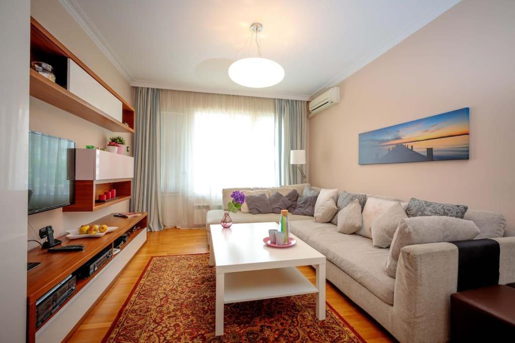 Green Apartment - Top Location, Near City Center! Sofia Exteriör bild