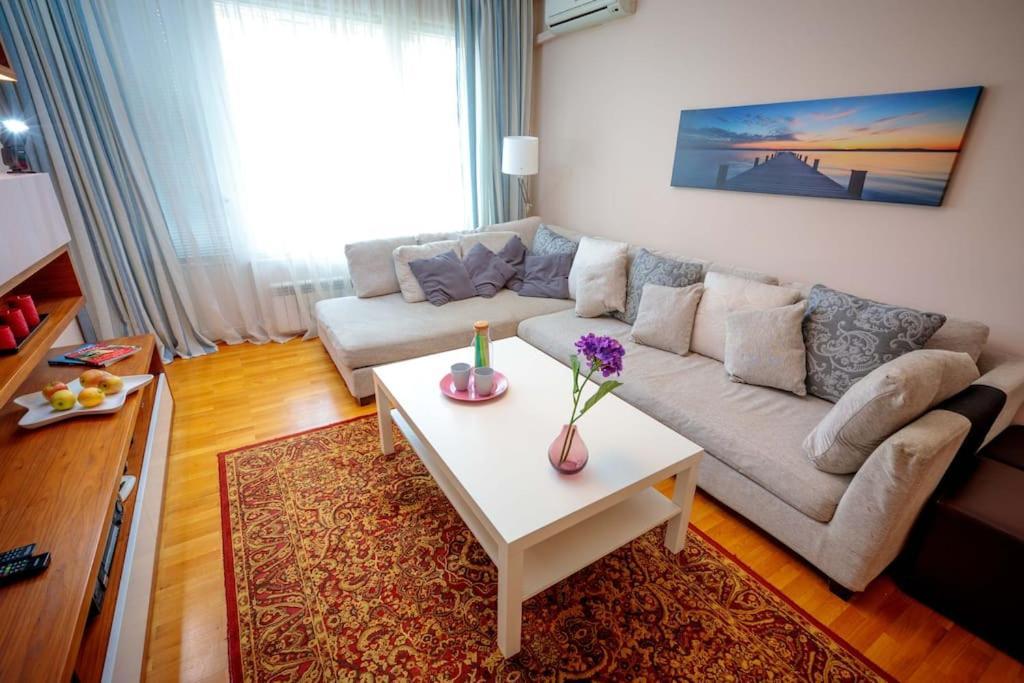 Green Apartment - Top Location, Near City Center! Sofia Exteriör bild