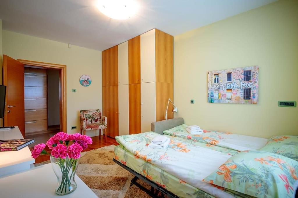 Green Apartment - Top Location, Near City Center! Sofia Exteriör bild